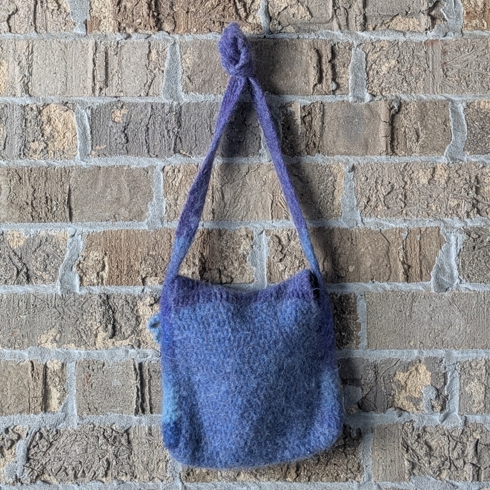 Handknit Boho Crossbody Bag Saddle Bag Lavender Lilac Sky Blue Wool - Picture 4 of 7